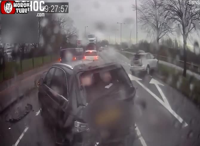 Video :A truck and a student driver clash severely when they are at a stop